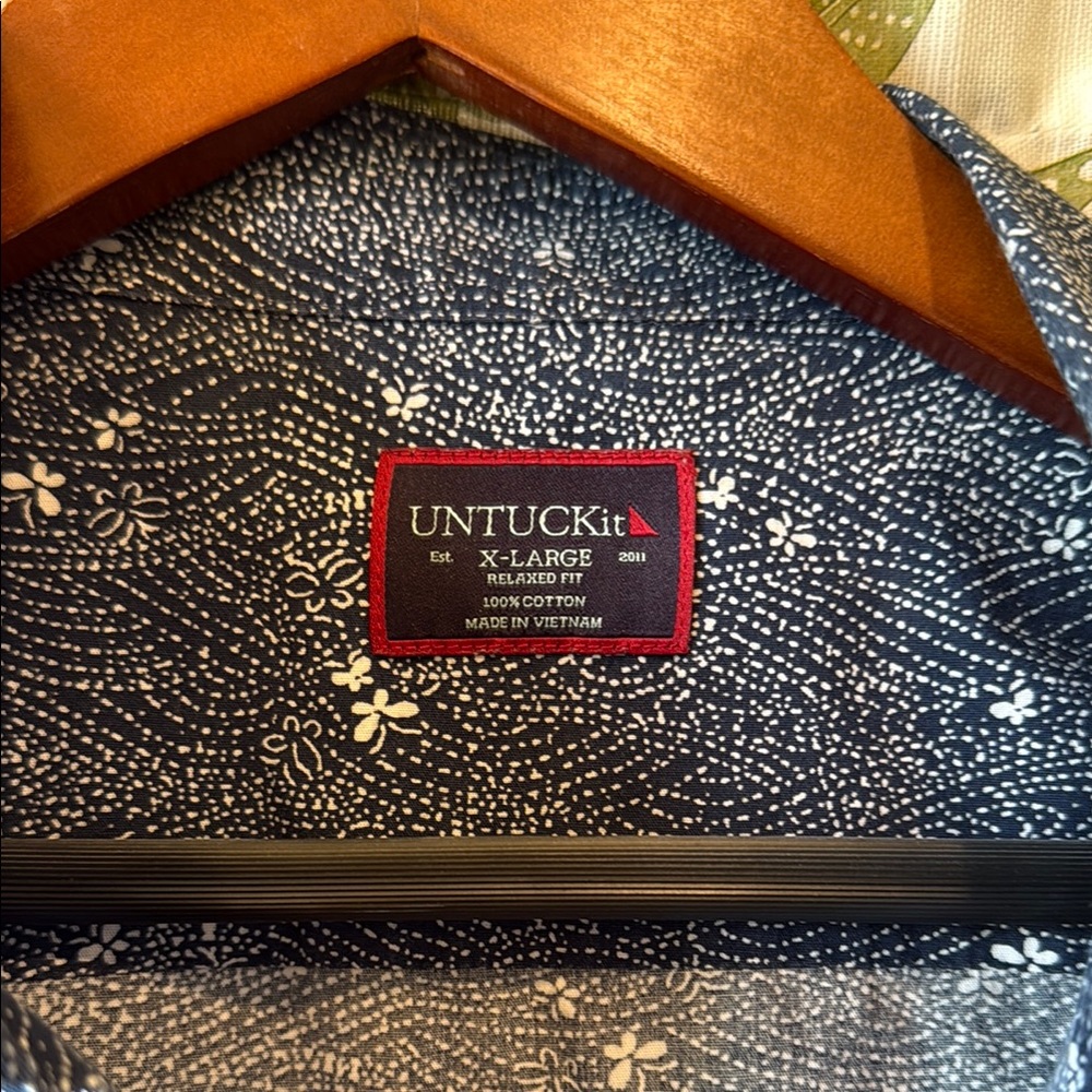 UNTUCKit Navy Floral Casual Button Down Shirt